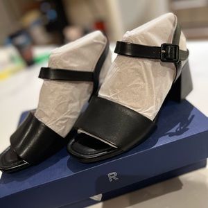 Rockport Wide heel sandals FIT VERY LARGE